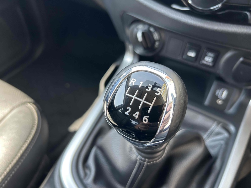 Nissan 2.3 dCi Tekna Pickup Double Cab 4dr Diesel Manual 4WD Euro 6 (s/s) (190 ps)