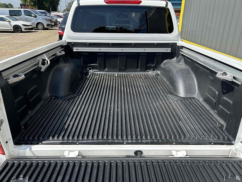 Nissan 2.3 dCi Tekna Pickup Double Cab 4dr Diesel Manual 4WD Euro 6 (s/s) (190 ps)