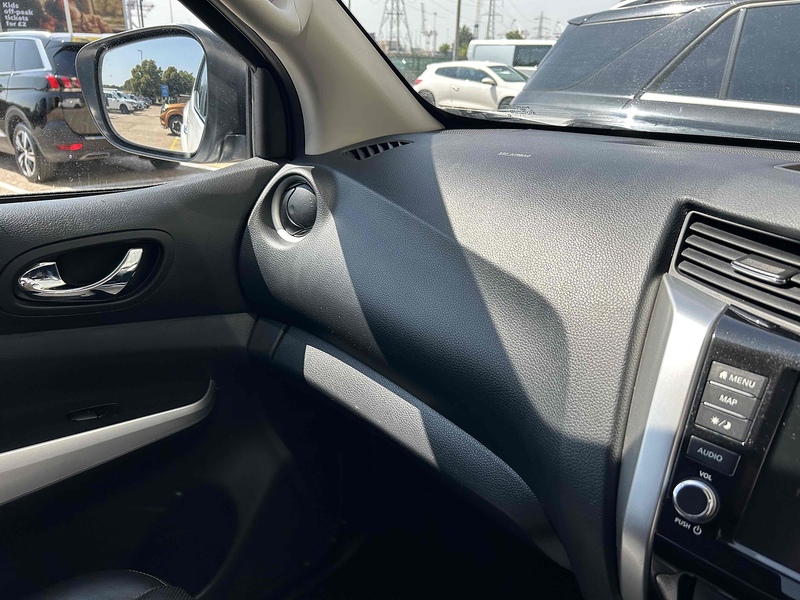 Nissan 2.3 dCi Tekna Pickup Double Cab 4dr Diesel Manual 4WD Euro 6 (s/s) (190 ps)