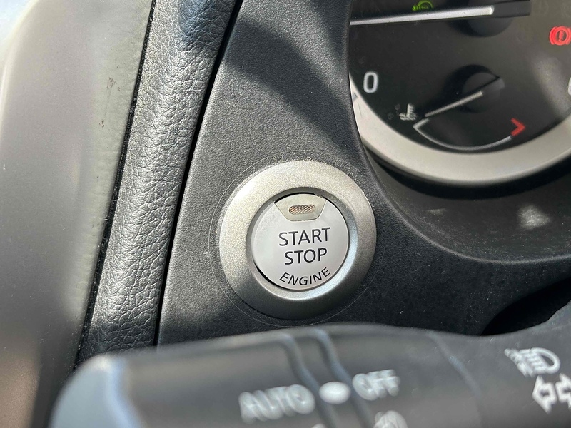 Nissan 2.3 dCi Tekna Pickup Double Cab 4dr Diesel Manual 4WD Euro 6 (s/s) (190 ps)