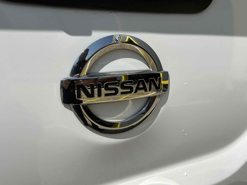 Nissan 2.3 dCi Tekna Pickup Double Cab 4dr Diesel Manual 4WD Euro 6 (s/s) (190 ps)