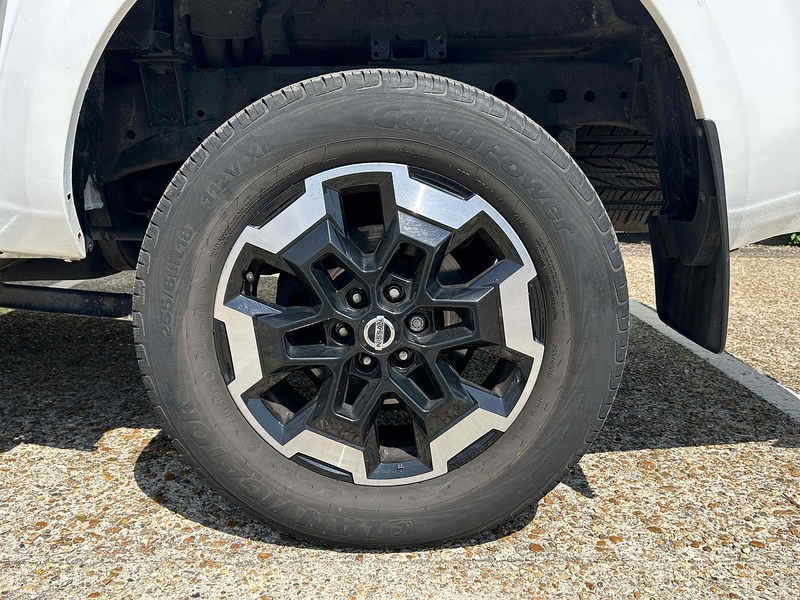 Nissan 2.3 dCi Tekna Pickup Double Cab 4dr Diesel Manual 4WD Euro 6 (s/s) (190 ps)