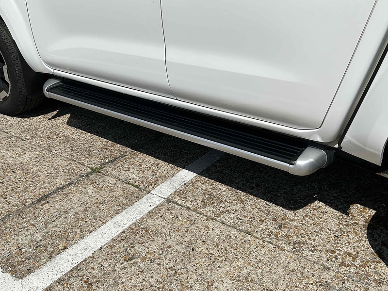 Nissan 2.3 dCi Tekna Pickup Double Cab 4dr Diesel Manual 4WD Euro 6 (s/s) (190 ps)