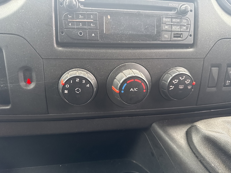 Renault ZE 31 33kWh Business Panel Van 5dr Electric Auto FWD LWB Medium Roof (i) (77 ps)