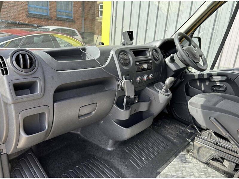 Renault ZE 31 33kWh Business Panel Van 5dr Electric Auto FWD LWB Medium Roof (i) (77 ps)