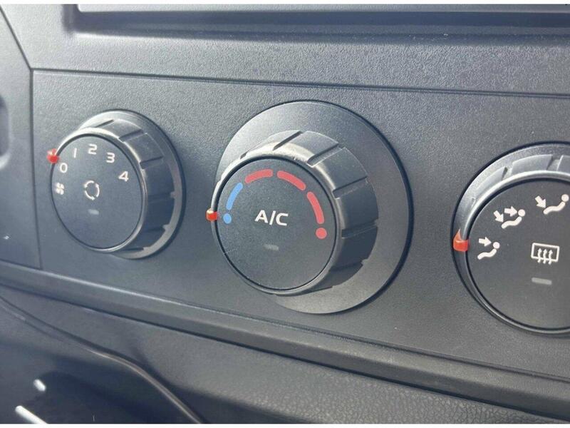 Renault ZE 31 33kWh Business Panel Van 5dr Electric Auto FWD LWB Medium Roof (i) (77 ps)