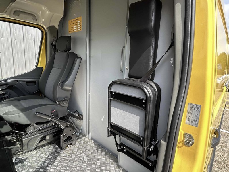 Renault ZE 31 33kWh Business Panel Van 5dr Electric Auto FWD LWB Medium Roof (i) (77 ps)