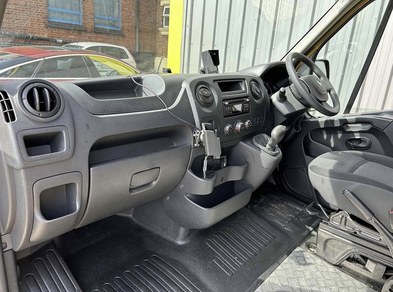 Renault ZE 31 33kWh Business Panel Van 5dr Electric Auto FWD LWB Medium Roof (i) (77 ps)