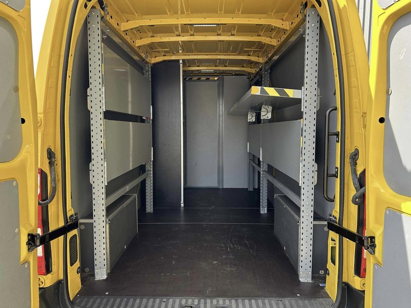 Renault ZE 31 33kWh Business Panel Van 5dr Electric Auto FWD LWB Medium Roof (i) (77 ps)