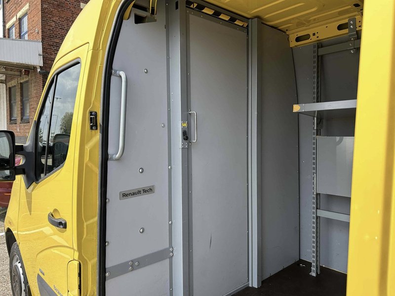 Renault ZE 31 33kWh Business Panel Van 5dr Electric Auto FWD LWB Medium Roof (i) (77 ps)