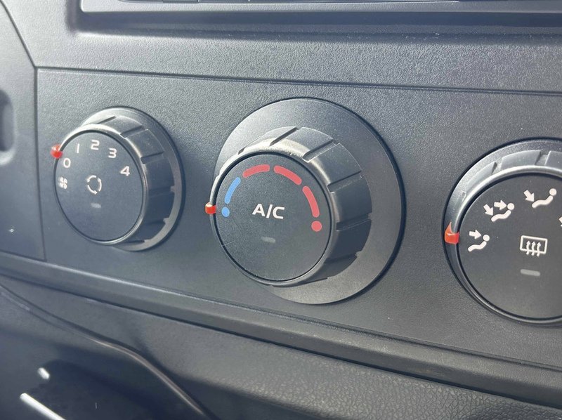 Renault ZE 31 33kWh Business Panel Van 5dr Electric Auto FWD LWB Medium Roof (i) (77 ps)