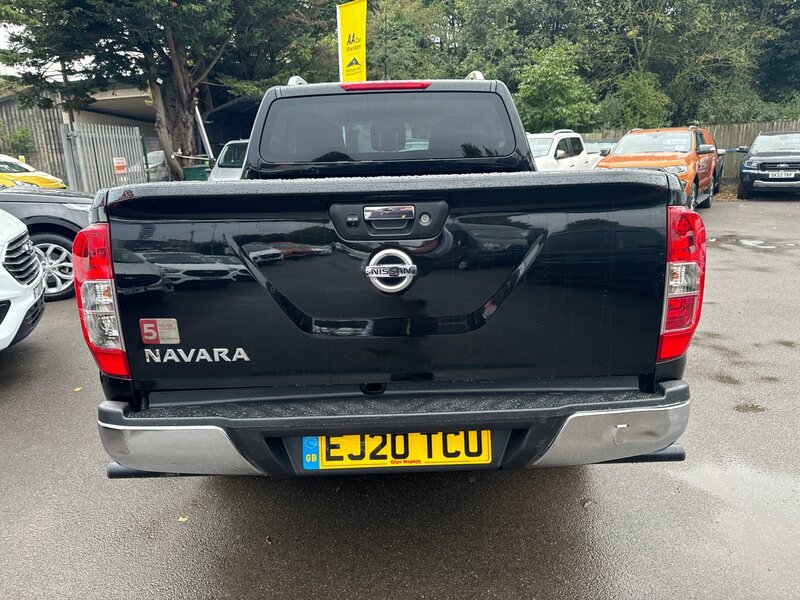 Nissan 2.3 dCi Tekna Pickup Double Cab 4dr Diesel Auto 4WD Euro 6 (190 ps)