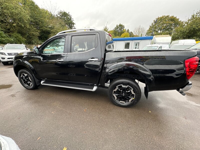 Nissan 2.3 dCi Tekna Pickup Double Cab 4dr Diesel Auto 4WD Euro 6 (190 ps)