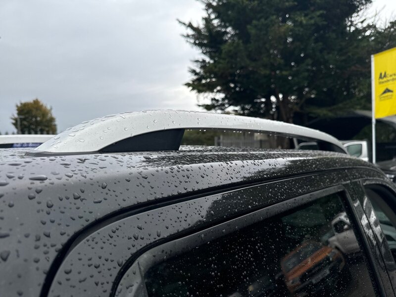 Nissan 2.3 dCi Tekna Pickup Double Cab 4dr Diesel Auto 4WD Euro 6 (190 ps)