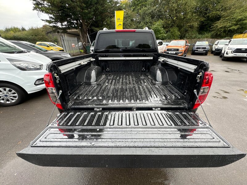 Nissan 2.3 dCi Tekna Pickup Double Cab 4dr Diesel Auto 4WD Euro 6 (190 ps)