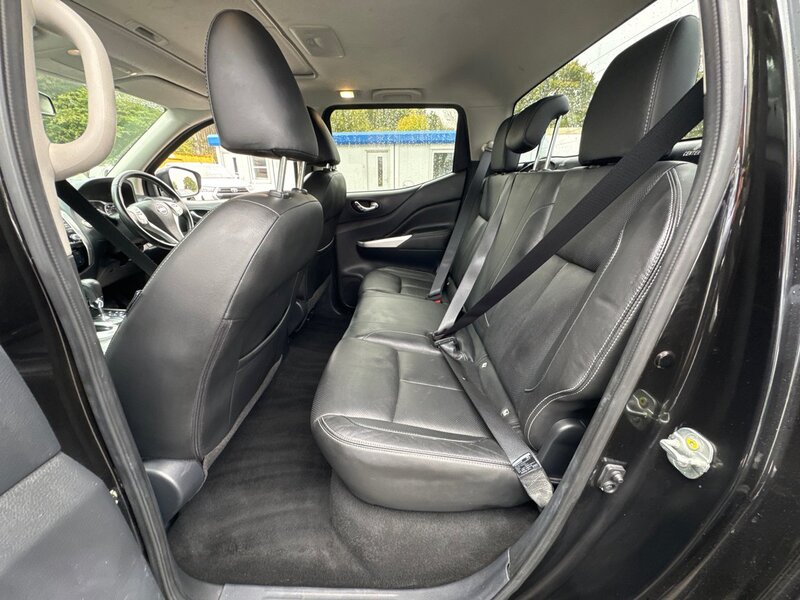 Nissan 2.3 dCi Tekna Pickup Double Cab 4dr Diesel Auto 4WD Euro 6 (190 ps)