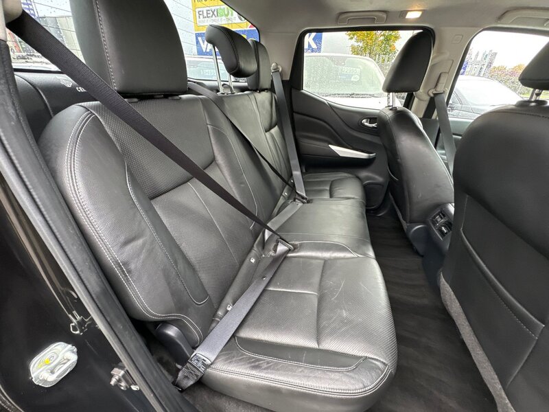 Nissan 2.3 dCi Tekna Pickup Double Cab 4dr Diesel Auto 4WD Euro 6 (190 ps)