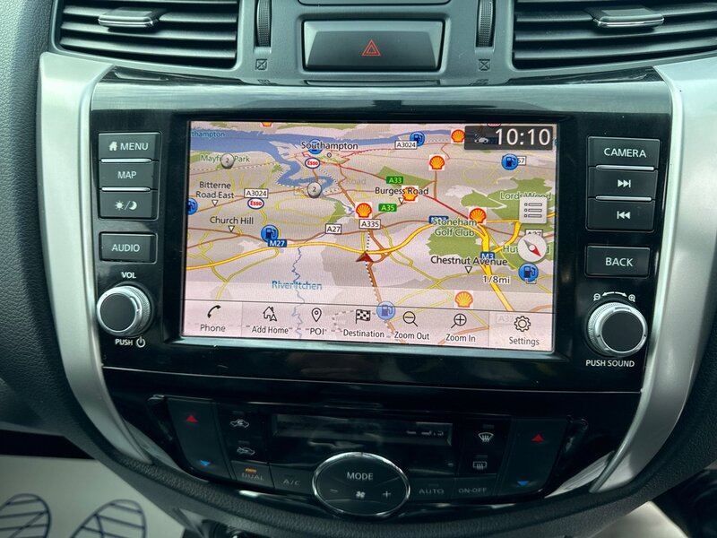 Nissan 2.3 dCi Tekna Pickup Double Cab 4dr Diesel Auto 4WD Euro 6 (190 ps)