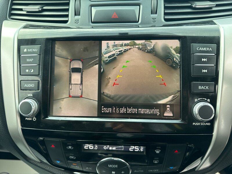 Nissan 2.3 dCi Tekna Pickup Double Cab 4dr Diesel Auto 4WD Euro 6 (190 ps)