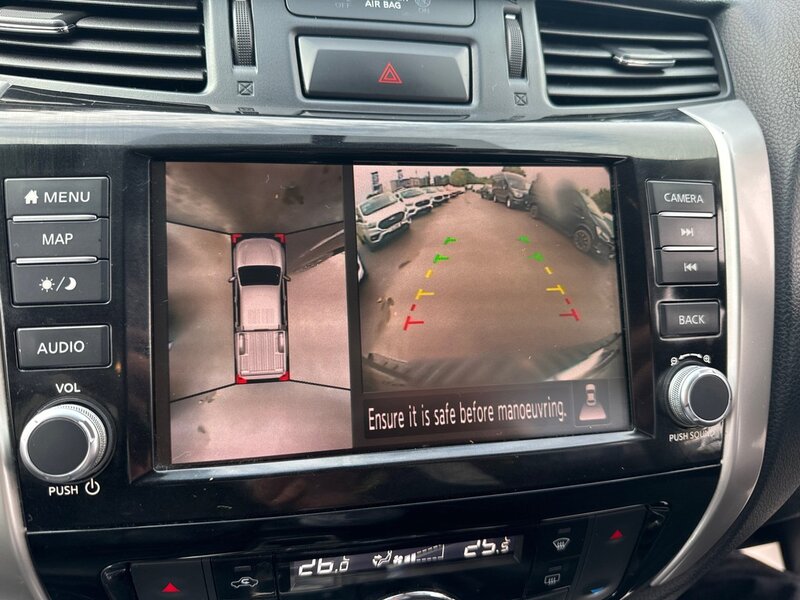 Nissan 2.3 dCi Tekna Pickup Double Cab 4dr Diesel Auto 4WD Euro 6 (190 ps)