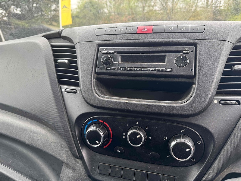 Iveco 2.3D HPI 12V 35C 3450 Dropside Double Cab 4dr Diesel Manual MWB Euro 6 (DRW) (116 ps) Dropside Manual Diesel