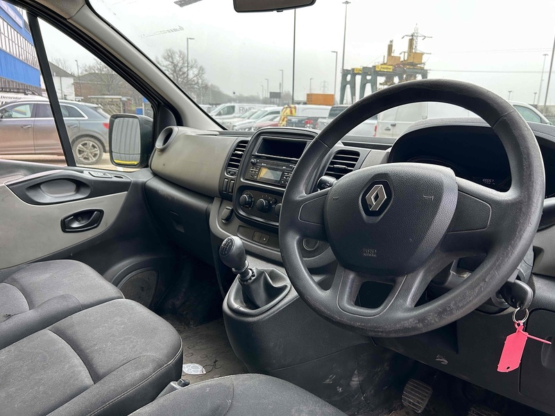 Renault 1.6 dCi ENERGY 29 Business Minibus Double Cab 5dr Diesel Manual LWB Euro 6 (s/s) (9 Seat) (125 ps) Minibus Manual Diesel Minibus Manual Diesel