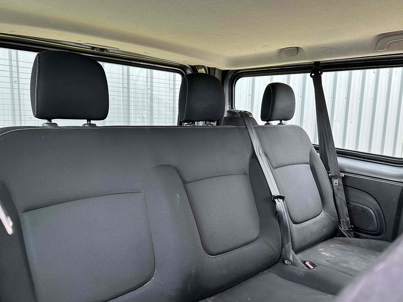 Renault 1.6 dCi ENERGY 29 Business Minibus Double Cab 5dr Diesel Manual LWB Euro 6 (s/s) (9 Seat) (125 ps) Minibus Manual Diesel Minibus Manual Diesel