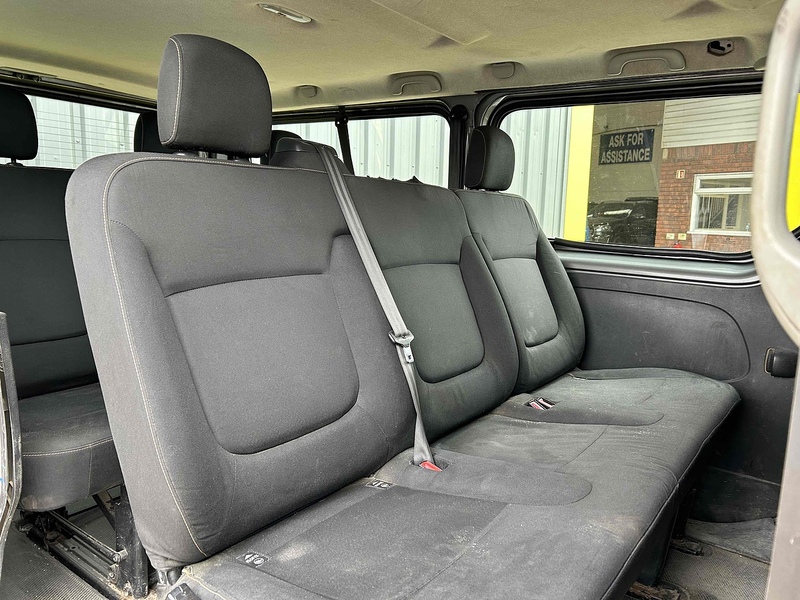 Renault 1.6 dCi ENERGY 29 Business Minibus Double Cab 5dr Diesel Manual LWB Euro 6 (s/s) (9 Seat) (125 ps) Minibus Manual Diesel Minibus Manual Diesel