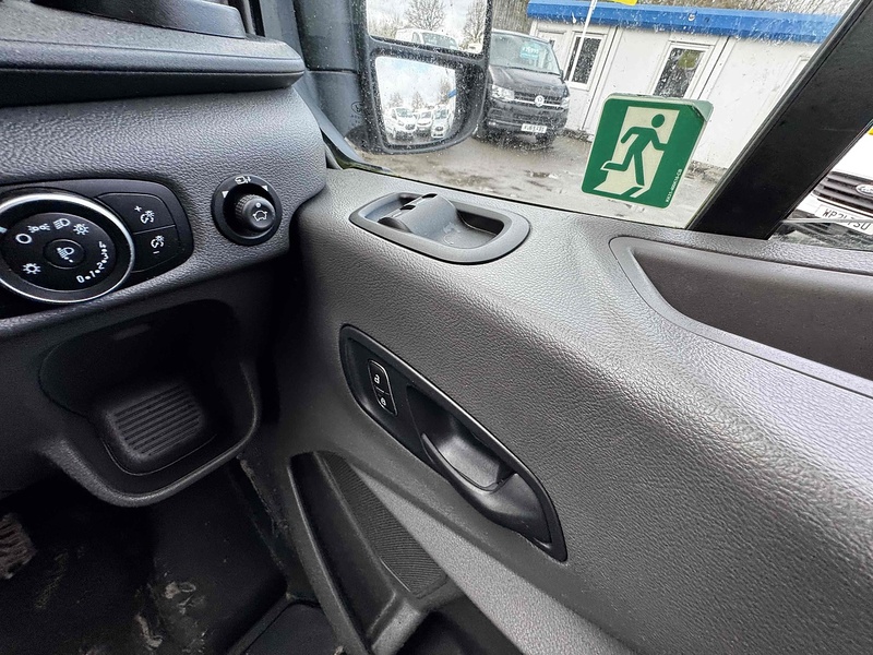 Ford 2.0 460 EcoBlue Leader Minibus Double Cab 5dr Diesel Manual RWD L4 High Roof Euro 6 (s/s) (17 Seat, DRW) (130 ps) Minibus Manual Diesel