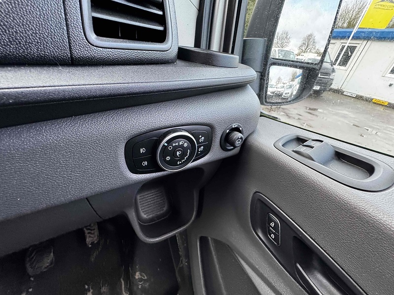 Ford 2.0 460 EcoBlue Leader Minibus Double Cab 5dr Diesel Manual RWD L4 High Roof Euro 6 (s/s) (17 Seat, DRW) (130 ps) Minibus Manual Diesel