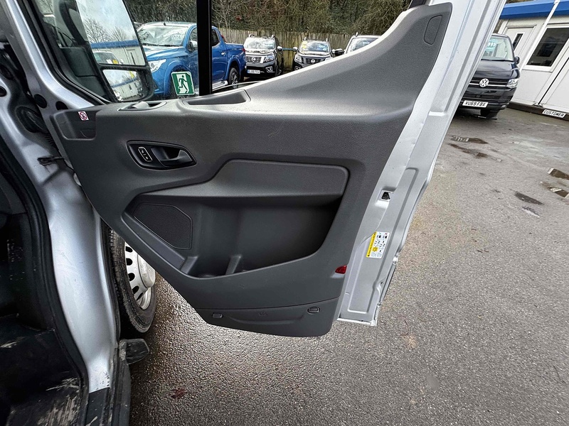 Ford 2.0 460 EcoBlue Leader Minibus Double Cab 5dr Diesel Manual RWD L4 High Roof Euro 6 (s/s) (17 Seat, DRW) (130 ps) Minibus Manual Diesel