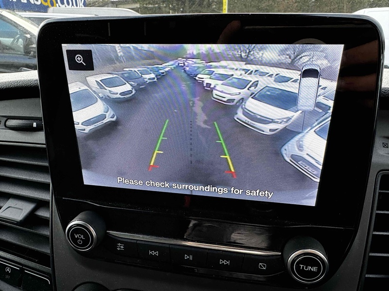 Ford 2.0 460 EcoBlue Leader Minibus Double Cab 5dr Diesel Manual RWD L4 High Roof Euro 6 (s/s) (17 Seat, DRW) (130 ps) Minibus Manual Diesel