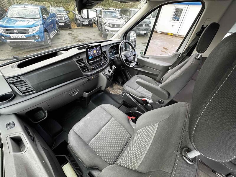 Ford 2.0 460 EcoBlue Leader Minibus Double Cab 5dr Diesel Manual RWD L4 High Roof Euro 6 (s/s) (17 Seat, DRW) (130 ps) Minibus Manual Diesel