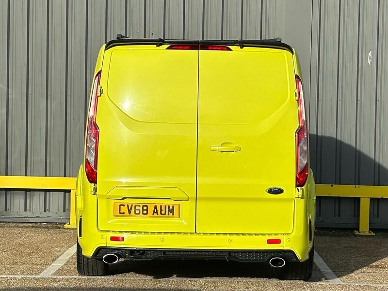 Ford 2.0 300 EcoBlue Limited Crew Van 5dr Diesel Manual L1 H1 Euro 6 (130 ps)