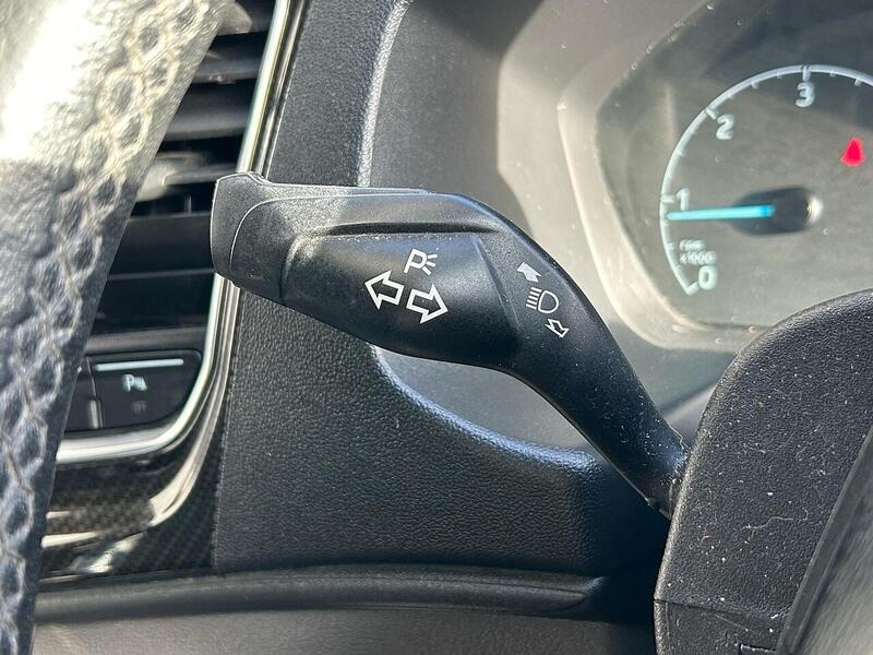 Ford 2.0 300 EcoBlue Limited Crew Van 5dr Diesel Manual L1 H1 Euro 6 (130 ps)