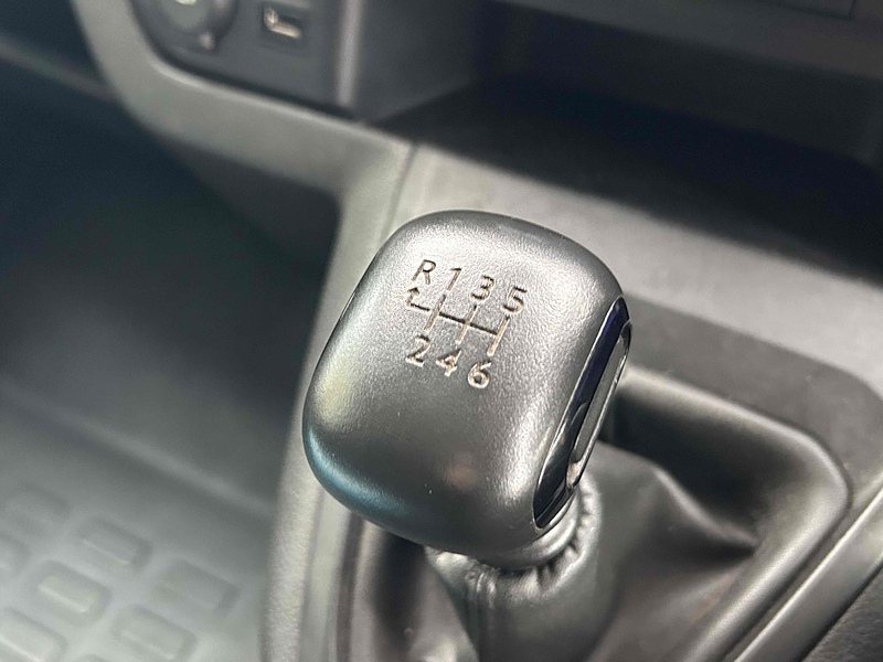 Toyota 2.0D Shuttle Long MPV 5dr Diesel Manual LWB Euro 6 (s/s) (9 Seat) (150 ps)