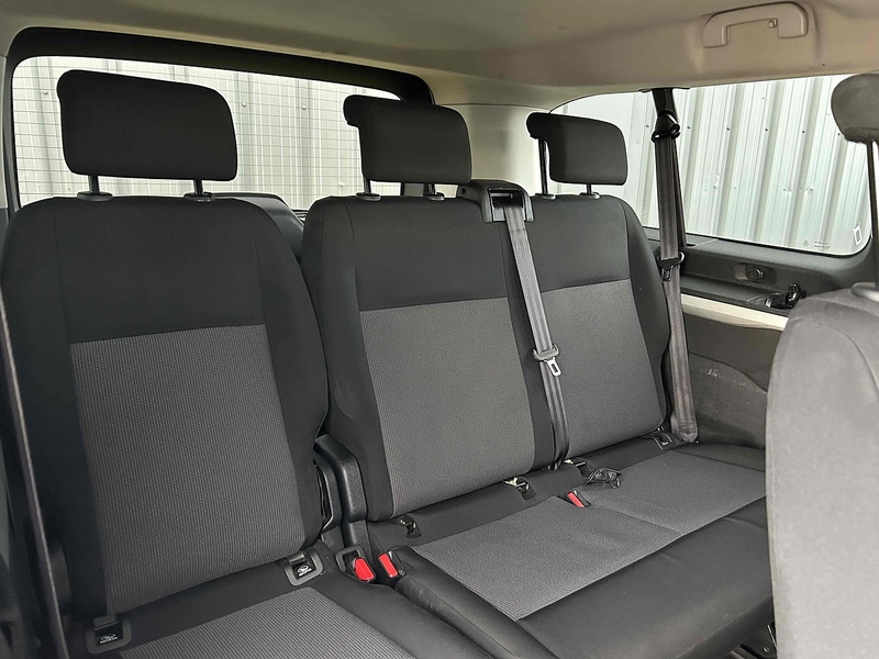 Toyota 2.0D Shuttle Long MPV 5dr Diesel Manual LWB Euro 6 (s/s) (9 Seat) (150 ps)