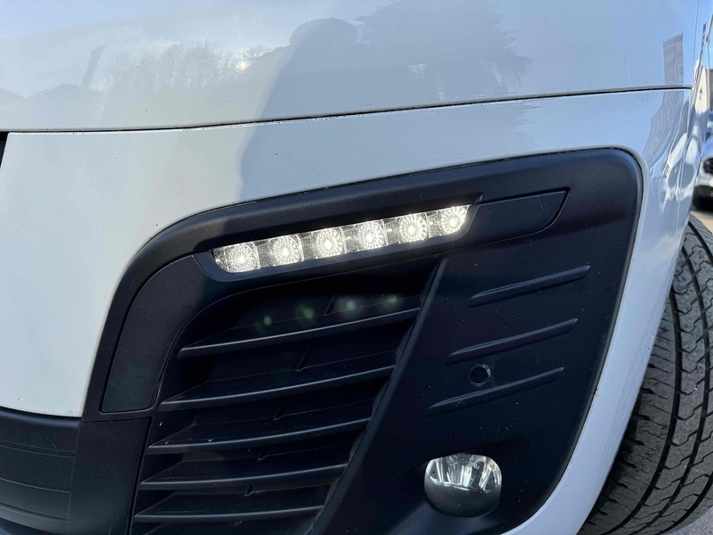 Vauxhall 2.0 Turbo D 3100 Elite Panel Van 5dr Diesel Auto L1 H1 Euro 6 (s/s) (180 ps) Panel Van Automatic Diesel