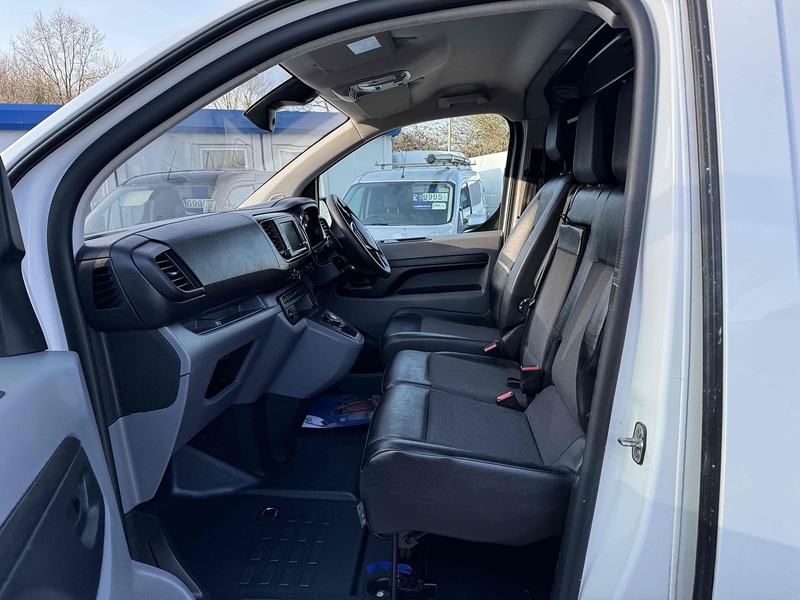 Vauxhall 2.0 Turbo D 3100 Elite Panel Van 5dr Diesel Auto L1 H1 Euro 6 (s/s) (180 ps) Panel Van Automatic Diesel