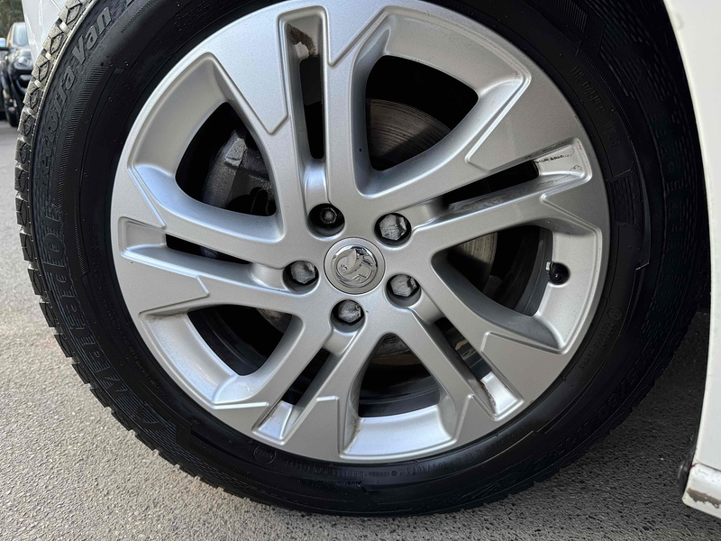 Vauxhall 2.0 Turbo D 3100 Elite Panel Van 5dr Diesel Auto L1 H1 Euro 6 (s/s) (180 ps) Panel Van Automatic Diesel