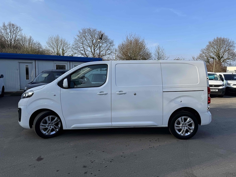 Vauxhall 2.0 Turbo D 3100 Elite Panel Van 5dr Diesel Auto L1 H1 Euro 6 (s/s) (180 ps) Panel Van Automatic Diesel