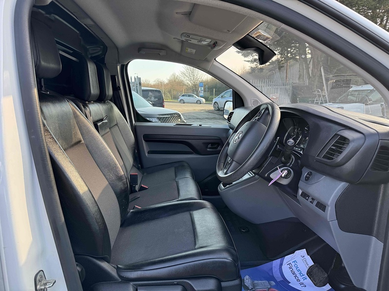 Vauxhall 2.0 Turbo D 3100 Elite Panel Van 5dr Diesel Auto L1 H1 Euro 6 (s/s) (180 ps) Panel Van Automatic Diesel