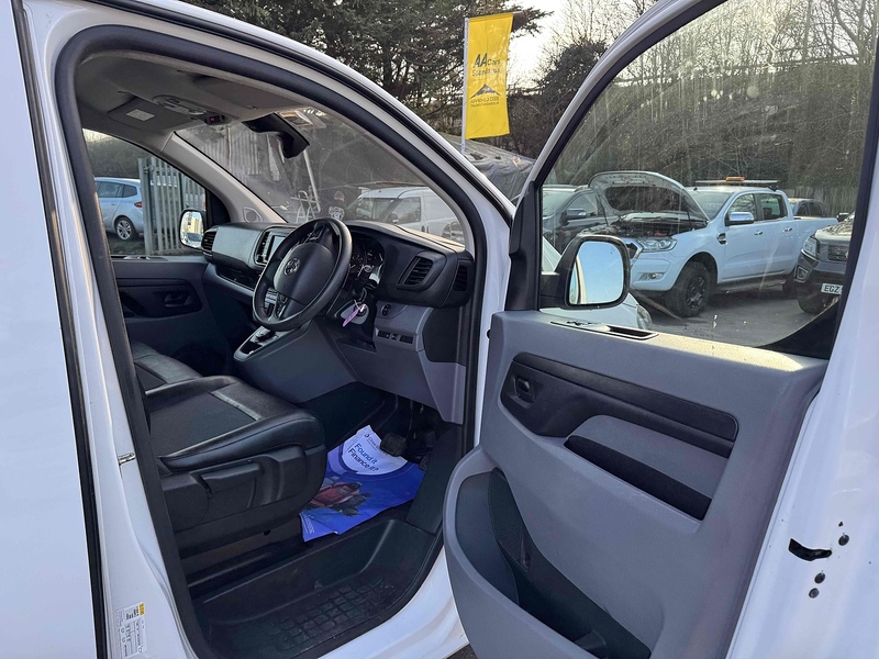 Vauxhall 2.0 Turbo D 3100 Elite Panel Van 5dr Diesel Auto L1 H1 Euro 6 (s/s) (180 ps) Panel Van Automatic Diesel