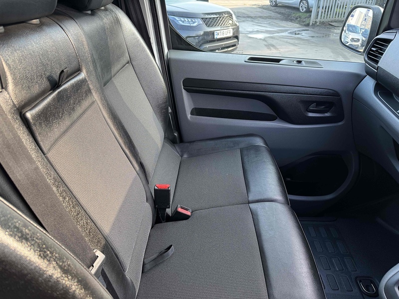 Vauxhall 2.0 Turbo D 3100 Elite Panel Van 5dr Diesel Auto L1 H1 Euro 6 (s/s) (180 ps) Panel Van Automatic Diesel