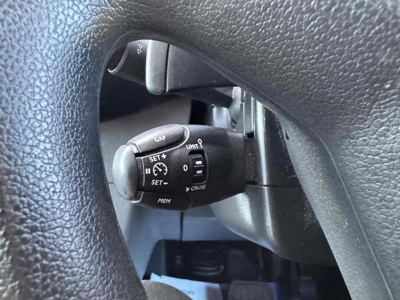 Vauxhall 2.0 Turbo D 3100 Elite Panel Van 5dr Diesel Auto L1 H1 Euro 6 (s/s) (180 ps) Panel Van Automatic Diesel