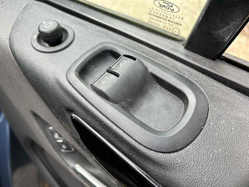 Ford 2.0 300 EcoBlue Limited Panel Van 5dr Diesel Manual L2 H1 Euro 6 (s/s) (130 ps) Panel Van Manual Diesel Panel Van Manual Diesel Panel Van Manual Diese