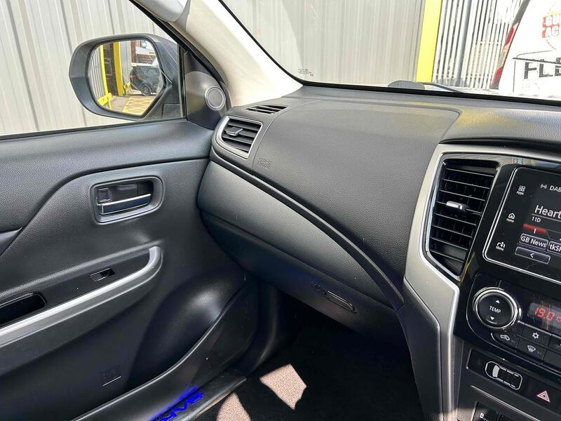 Mitsubishi DI-D DC Barbarian X Pickup 2.2 Automatic Diesel Pickup Automatic Diesel Pickup Automatic Diesel