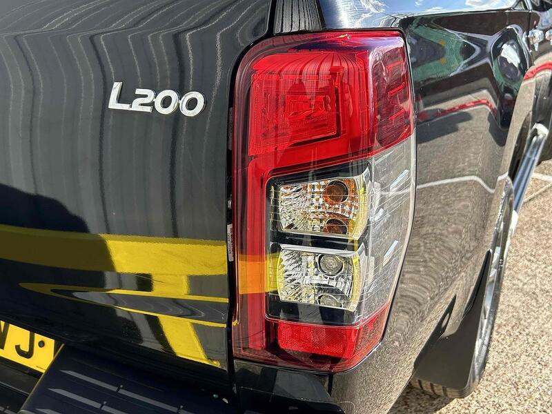 Mitsubishi 2.2 DI-D DC Barbarian Pickup Double Cab 4dr Diesel Auto 4WD Euro 6 (s/s) (150 ps) Pickup Automatic Diesel Pickup Automatic Diesel