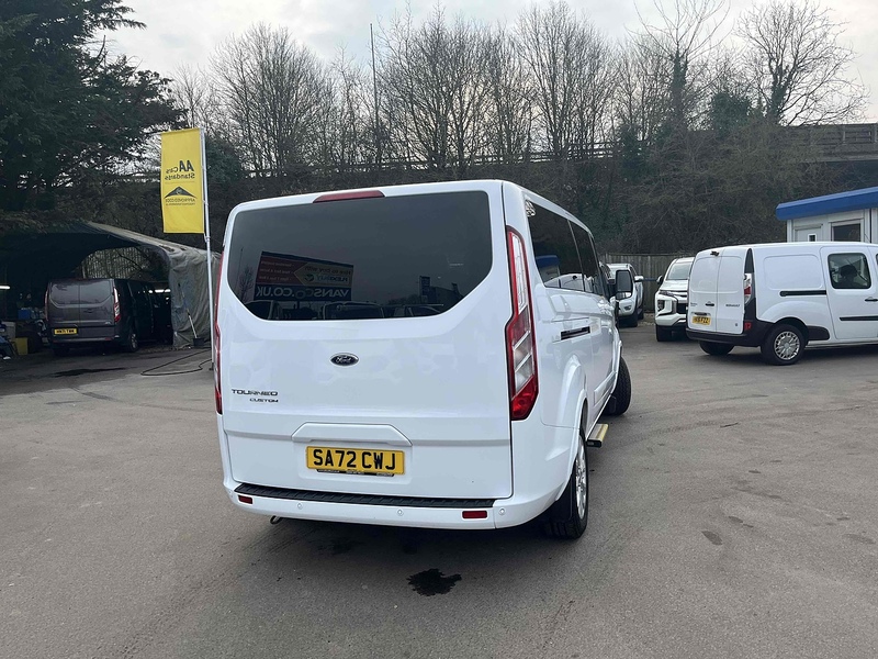 Ford 320 EcoBlue Titanium Minibus 2.0 Automatic Diesel Minibus Automatic Diesel Minibus Automatic Diesel