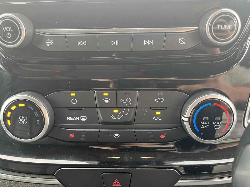 Ford 320 EcoBlue Titanium Minibus 2.0 Automatic Diesel Minibus Automatic Diesel Minibus Automatic Diesel